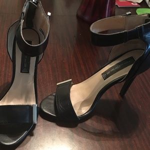 STEVE MADDEN BLACK SANDLES